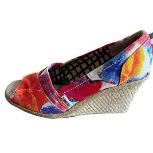 TOMS Oahu Floral Espadrille Wedge 6